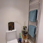 بيت للعطل 1 Bed Flat - Sleeps 4 - Garden - Parking - Wifi *