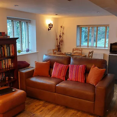 1 Bed Flat - Sleeps 4 - Garden - Parking - Wifi Ambleside