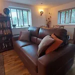 Дом отдыха 1 Bed Flat - Sleeps 4 - Garden - Parking - Wifi