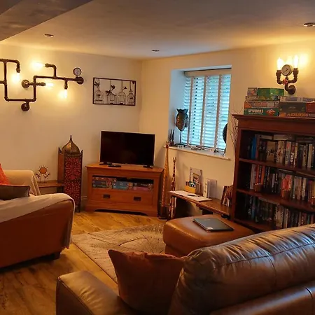 度假居 1 Bed Flat - Sleeps 4 - Garden - Parking - Wifi