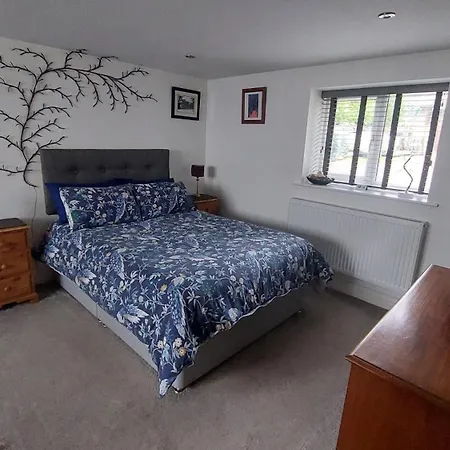 1 Bed Flat - Sleeps 4 - Garden - Parking - Wifi 安布尔塞德