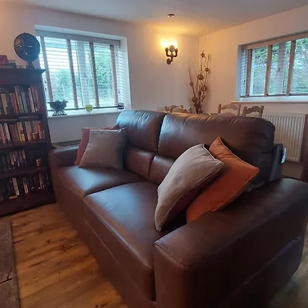 度假居 1 Bed Flat - Sleeps 4 - Garden - Parking - Wifi