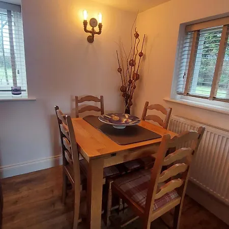 度假居 1 Bed Flat - Sleeps 4 - Garden - Parking - Wifi 安布尔塞德