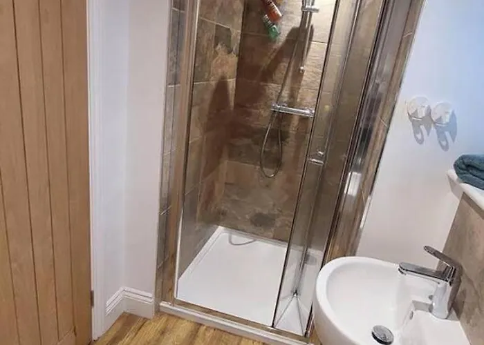 度假居 1 Bed Flat - Sleeps 4 - Garden - Parking - Wifi 安布尔塞德