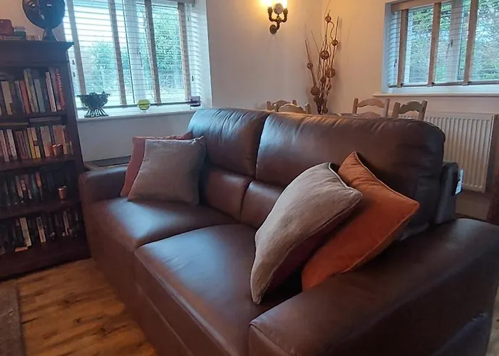 度假居 1 Bed Flat - Sleeps 4 - Garden - Parking - Wifi