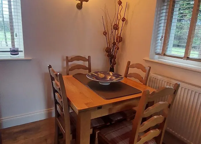 度假居 1 Bed Flat - Sleeps 4 - Garden - Parking - Wifi 安布尔塞德