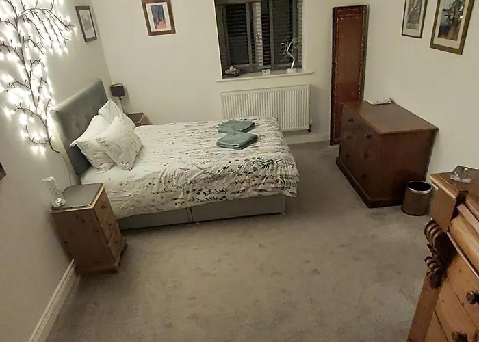 度假居 1 Bed Flat - Sleeps 4 - Garden - Parking - Wifi