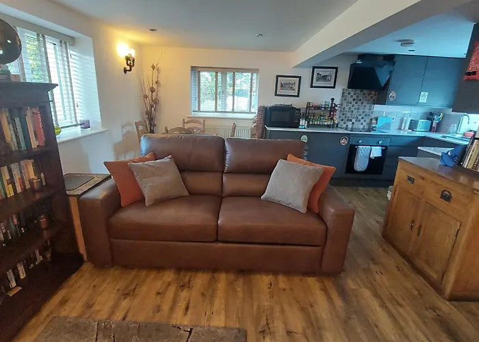 1 Bed Flat - Sleeps 4 - Garden - Parking - Wifi 度假居 *