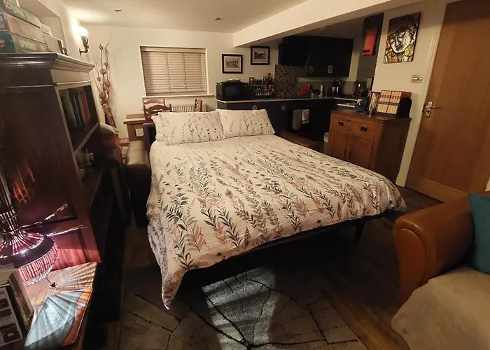 1 Bed Flat - Sleeps 4 - Garden - Parking - Wifi 度假居 安布尔塞德